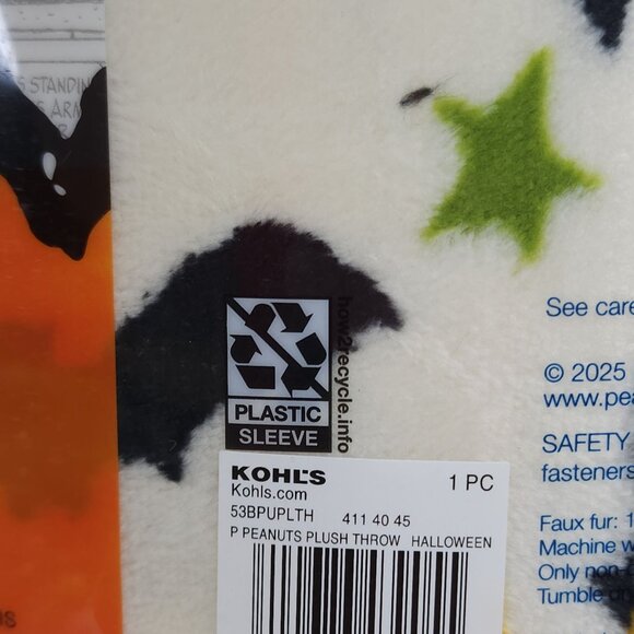 Peanuts Snoopy Halloween Plush Throw Blanket 60x72" Oversized Soft Cozy - Picture 8 of 11